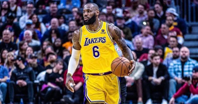 体育博彩-詹皇or00后小将 谁会成为NBA历史上最后一位6号？