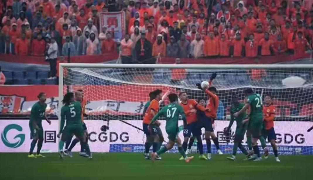 8868 SPORTS-京鲁大战争议瞬间被无视？国安成受害者？裁判尺度统一性引发质疑