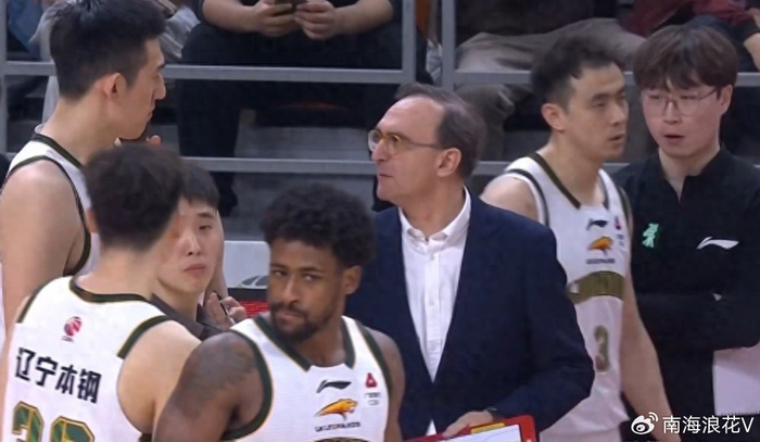 体育赛事-换帅如换刀！乌戈上任辽宁队7战6胜，球迷：杜锋应向杨鸣学习|广东队|CBA|广东男篮|球队|主教练_新浪体育_新浪新闻